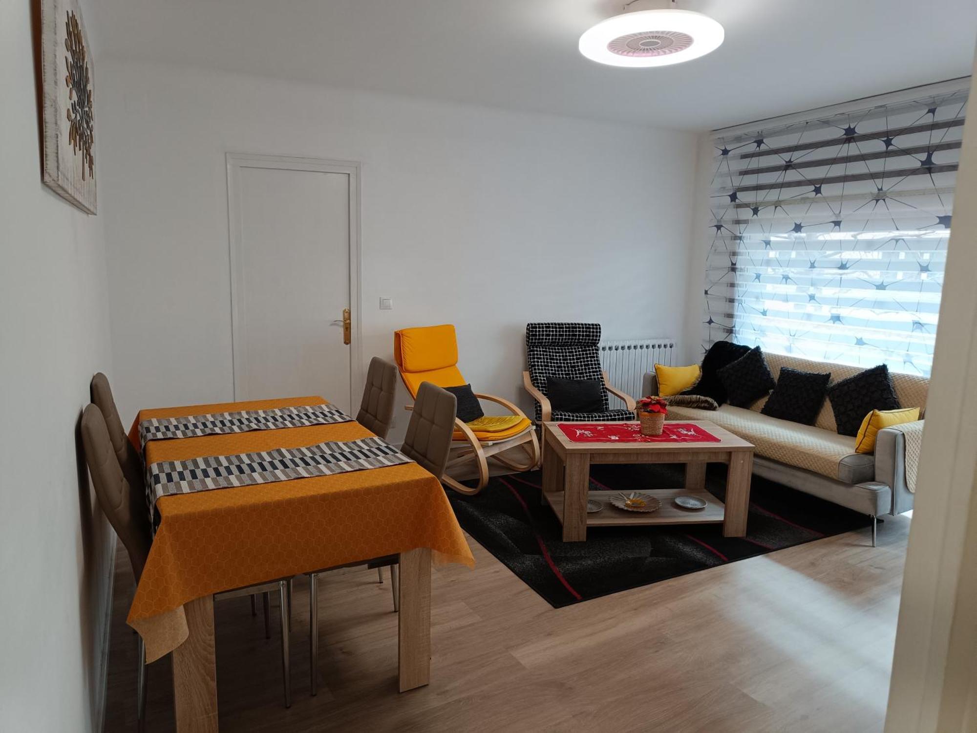 Apartamento Estel La Seu d'Urgell Luaran gambar